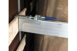 Poutre d'arrimage pour ridelles